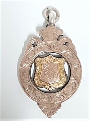 תליון כסף מסוג אלברטינה ישן . תליון כסף מסוג אלברטינה ויקטוריאני ישן .כסף מצופה זהב 1920-1921. 