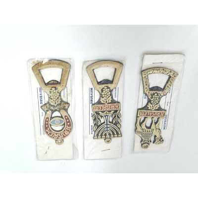 מזכרות מירושלים לתיירים , וינטג'. שלושה פותחנים באריזתם המקורית. יציקת פליז. 
אורכם - 13 ס"מ 