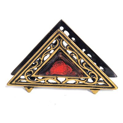 מחזיק מפיות וינטג' חתום. פריט תוצרת ישראל יצוק פליז במרכזה אבן משולשת אדומה. 
רוחב -14.5 ס"מ 