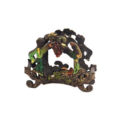 מתקן למפיות וינטג'. פריט יצוק פליז. 
רוחב - 10.5 ס"מ 
גובה - 10.5 ס"מ 
עובי - 2 ס"מ