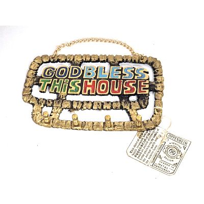 מתלה למפתחות של OPPENHEIM. מתלה GOD BLESS THIS HOUSE UHBYDW וינטג' 
רוחב - 13 ס"מ 
אורך- 8 ס"מ 