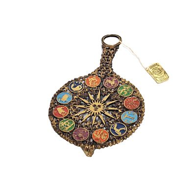 תחתית לסיר דקורטיבי וינטג'. תחתית לסיר מחברת OPPENHEIM 
תחתית מעוצבת עם גלגל המזלות. 
אורך - 