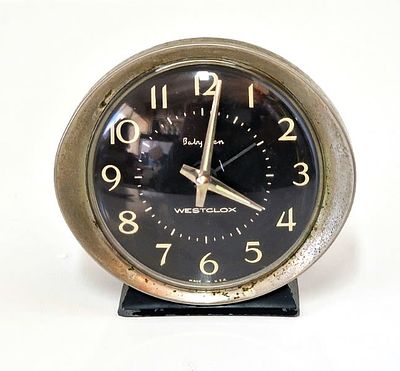 שעון מעורר מכני WESTCLOX. שעון מעורר וינטג' תוצרת .U.S.A 
לא ידועה תקינותו. 
קוטר לוח השעון -7 ס"מ