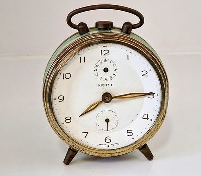 שעון וינטג' ישן. KIENZLE. שעון מעורר ישן חסרה לו זכוכית , עובד.. 
קוטר - 8 
תוצרת גרמניה.