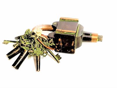 מנעול וינטאג' הודי בעל פטנט נעילה ייחודי עם מספר מפתחות. . מנעול ייחודי מסיבי בכדי לפרוץ אותו 