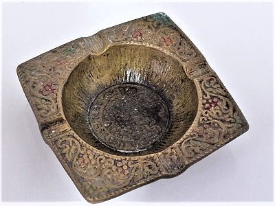 מאפרה עם תבליט ירושלים חתום. מאפרה חתומה PERRI , עבודת יד של תבליט מיוחד של ירושלים אורך ורוחב 