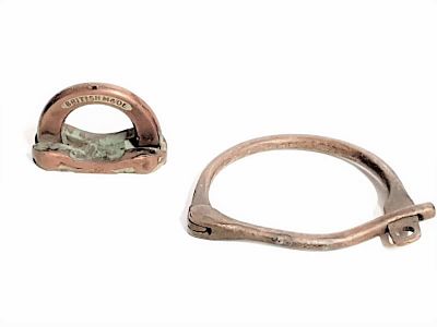 שני סוגי מנעולים ישנים. אחד ככל הנראה בריטי מחברת YALE ישן מאוד והשני אף הוא בריטי והוא שימש 