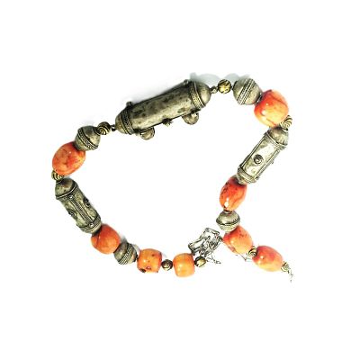 שרשרת עתיקה עם תליון נרתיק לקמע נפתח - 8 ס"מ אורך - כל השרשרת כ 80 ס"מ אורך. מדהימה ביופיה. השרשר 