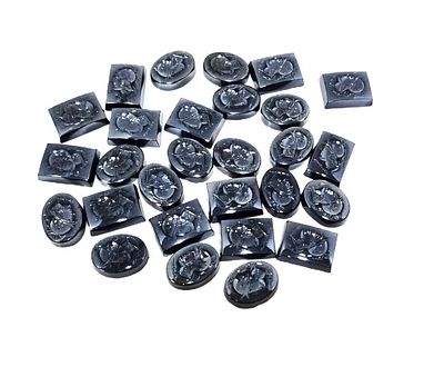 אובייקטים בוהקים וינטג'. לוט אובייקטים שחורים ובוהקים מתאימים לקישוטים , ניתנים לשיבוץ בטבעות. 