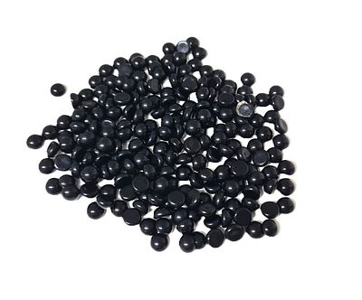 לוט אבנים מלוטשות בצורת קבושון. ככל הנראה זה אוניקס 
חתוך בצורת קבושון. 
קוטר - 0.5 ס"מ 
מתאים 