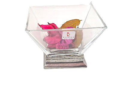 כלי לנוי מזכוכית. כלי זכוכית על מסגרת מתכתית 
גובה כללי - 7.5 ס"מ 
אורך ורוחב עליון - 10.5 ס"מ 