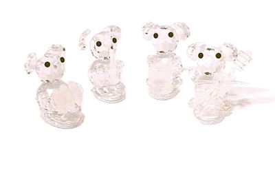 ארבעה עכברים נגנים . ארבעה נגנים עשויים קריסטל 
כל נגן בגובה - 4 ס"מ