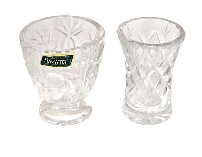 שני כדים קטנים מקריסטל ייצור פולין. שניהם בגובה - 7.5 ס"מ 
קוטר פתח עליון - 6.5 ס"מ 
קוטר פתח 