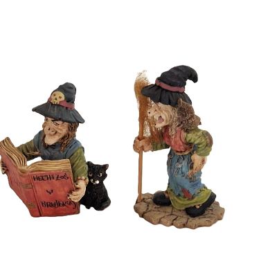 שתי דמיות של מכשפות.. שתי מכשפות לאוסף... 
גובה - 8 , 6 ס"מ 
רוחב - 4.2 ס"מ, 4 ס"מ