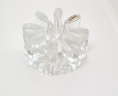 מעמד לנר מקריסטל. כלי יפיפייה כמעד לנר 
קוטר - 13 ס"מ 
גובה - 6 ס"מ