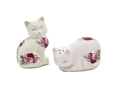 מלחייה ופלפליה מעוצבים. פריט מיוחד בסגנון מיכל נגרין , מלחיה ופלפליה בצורת חתולים 
עשוי מפורצלן 