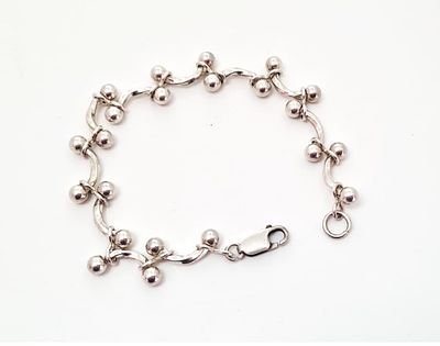 צמיד כסף חתום. צמיד אופנתי 
אורך - 18 ס"מ