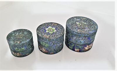 לוט של 3 קופסאות סיניות מיניאטוריות ישנות . 3 קופסאות מיניאטוריות סיניות בגדלים שונים בציפוי 