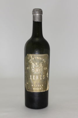 Оригинальная бутылка с оригинальной этикеткой Херес. 
Российская империя начало 20 века. 