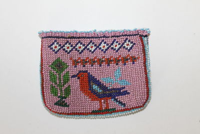 Старинный кошелек, вышитый мелким бисером. 
Российская империя, 19 век. 
Длина 8, высота 