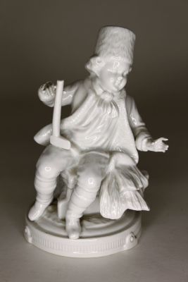 Фарфоровая фигурка Мальчик с топором. 
Унтервайсбах Германия 1950 гг. 
Высота 16 см. 