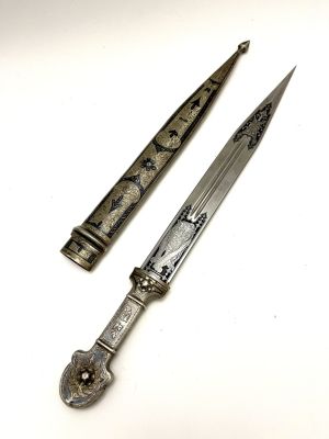 Подарочный кинжал в серебряной оправе. Дагестанские мастера. 1970 гг. СССР. 
Клинок украшен 