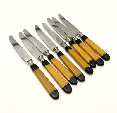 Набор ножей Rostfrei, 8 штук. 1940-50 гг. 
Ручки имитация янтаря. Длина 16 см.