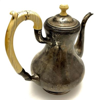 Кофейник, фабрика ПЕТЦА в Санкт-Петербурге. 
Ручка из слоновой кости, мельхиор, 