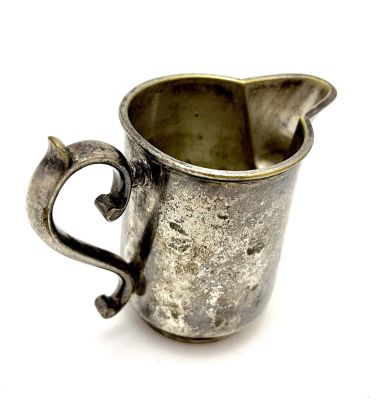 Молочник фабрики Шильбах. Российская Империя, до 1917 года. 
Латунь, серебрение. Высота 8.4 