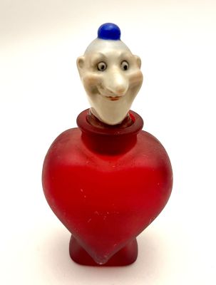 Флакон для духов, фарфоровая пробка. 
Германия, 1930 гг. Высота флакона 12 см., высота 