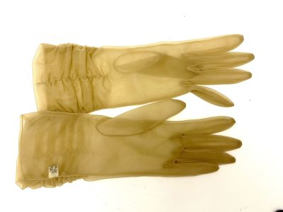 Женские театральные перчатки 1940-50 х годов. 
Нейлон. Европа. 28 см.