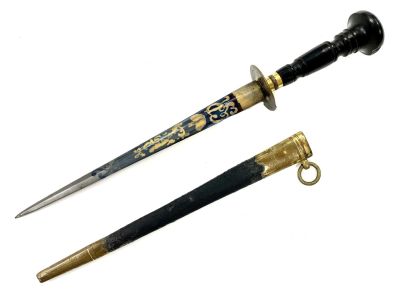 Кортик морского офицера Великобритании, конец XVIII — начало XIX в. 
Рукоять из темного рога, 