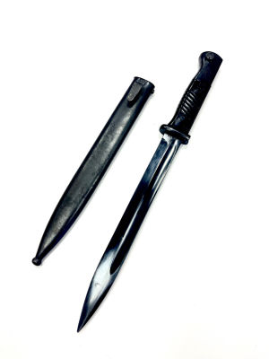 Штык к винтовке Маузера модель 84\98, 3-й тип. Рукоять из темно-коричневого бакелита. Клинок 