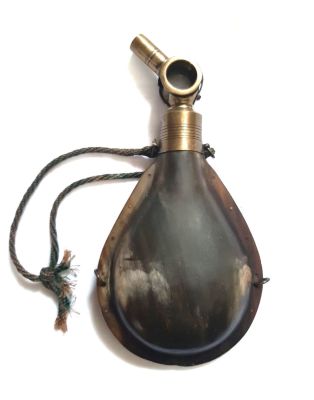 Пороховница с поворотным дозатором. 
Европа, 1ая половина 19-го века. Черепаховый панцирь, латунь