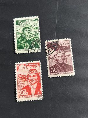 Серия 3 марки 1939 год. 
БЕСПОСАДОЧНЫЙ ПЕРЕЛЕТ МОСКВА - ДАЛЬНИЙ ВОСТОК.