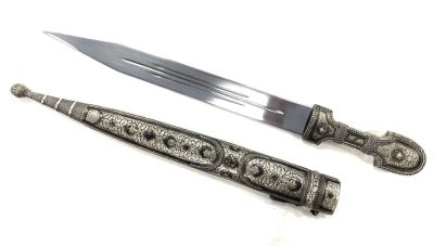 Массивный кинжал Дагестан 1960-1970 гг. Длина общая - 51,8 см. Длина клинка - 33,6 см. Ножны 