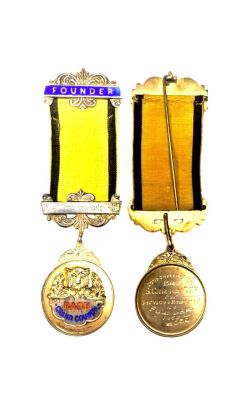 Основатель масонской ложи. Англия первая половина XX века. Серебро.