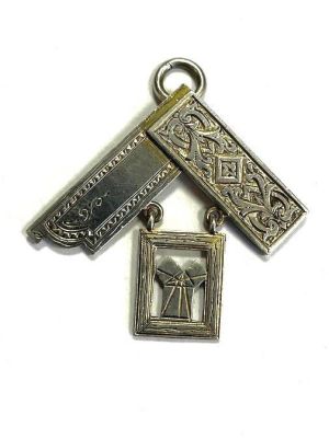 Масонский серебряный угольник - шатлен. 1915-1916 гг.