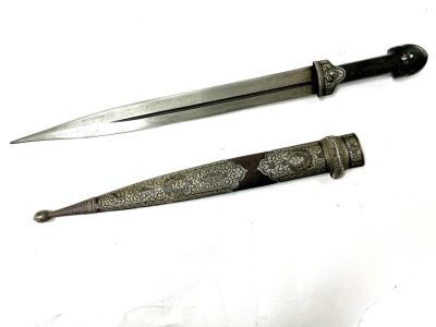 Кинжал дагестанский мастер Кубачи. Серебро. Длина 580 мм, клинок 418 мм, ширина клинка 40 мм.