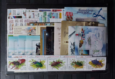 2003г. Годовой набор марок, Состояние **, 71 марка + 10 блоков. Кат. №818-903