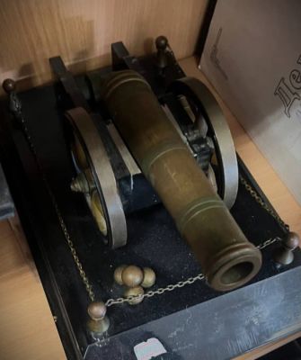 Копия Царь Пушки на мраморной подставке. Бронза. в отличном состояни.