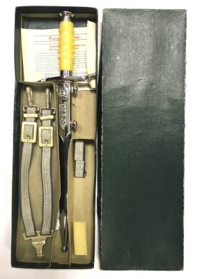 Кортик офицерский армейский ГДР 1960-80 гг. в оригинальной коробке с подвесом.