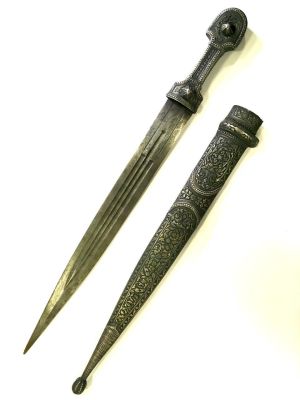 Кинжал кавказский с трехдольным клинком работы дагестанских оружейников 19 век. серебро, клейма 