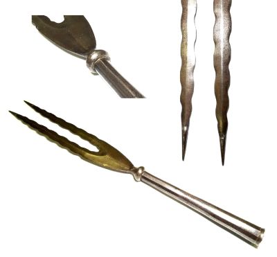 Боевое раздвоенное навершие копья 17-18 век Индо-Персия Длина общая 590 мм, длина копья 370 мм 