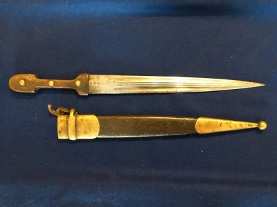 Кинжал горных батарей 1905 г. Длина общая 472 мм, клинок 330 мм, ширина клинка 38 мм, длина 