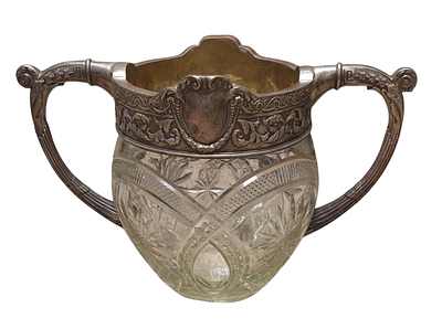 Братина (славянский шаровидный сосуд для подачи на стол и питья алкогольных напитков (пива 