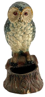 Скульптура "Сова на пне". Россия, XIX век. Гжель. Керамика, роспись. Высота 30 см, длина 