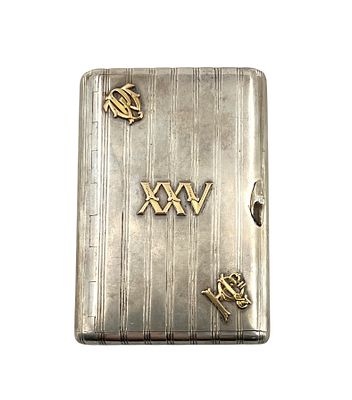 Портсигар с золотыми вензелями и римскими цифрами "XXV". Серебро 84 пробы, золото. Именник 