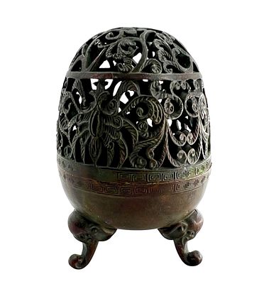 Курительница для благовоний в виде яйца с лотосным орнаментом. Китай. Медь. Высота 8 см 