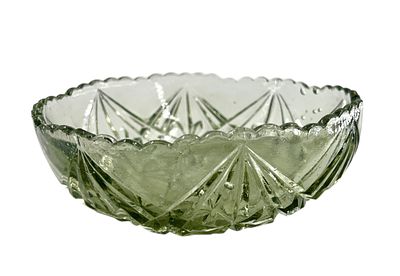 Салатник. Россия, XIX век. Выдувное стекло. Возможно завод Мальцова. Высота 7 см, диаметр 18,5 см.